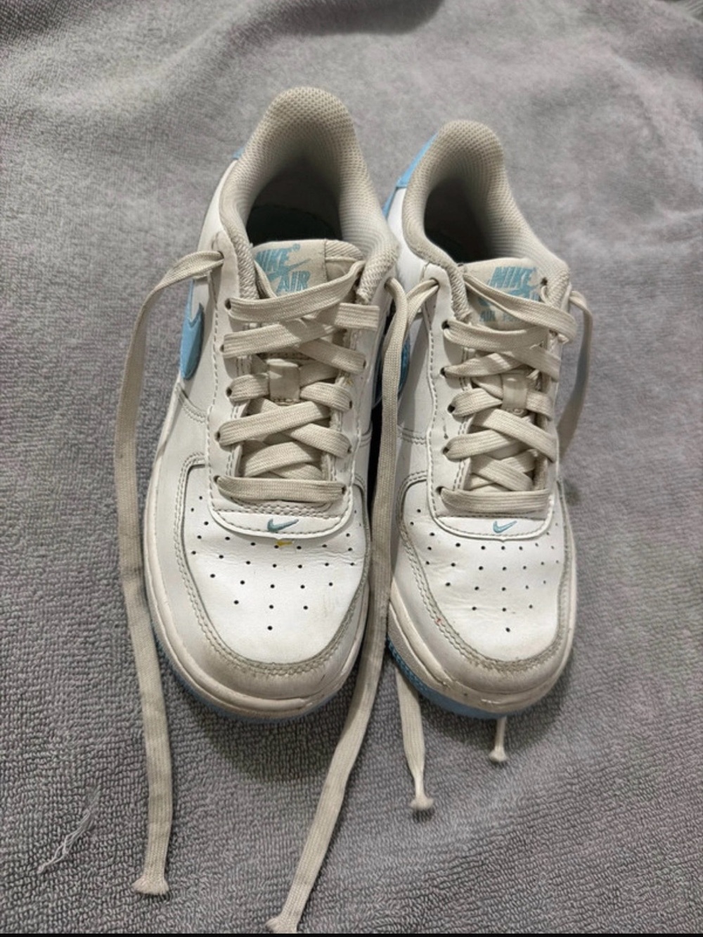 Nike Men’s White and Light Blue Low-Top Sneakers